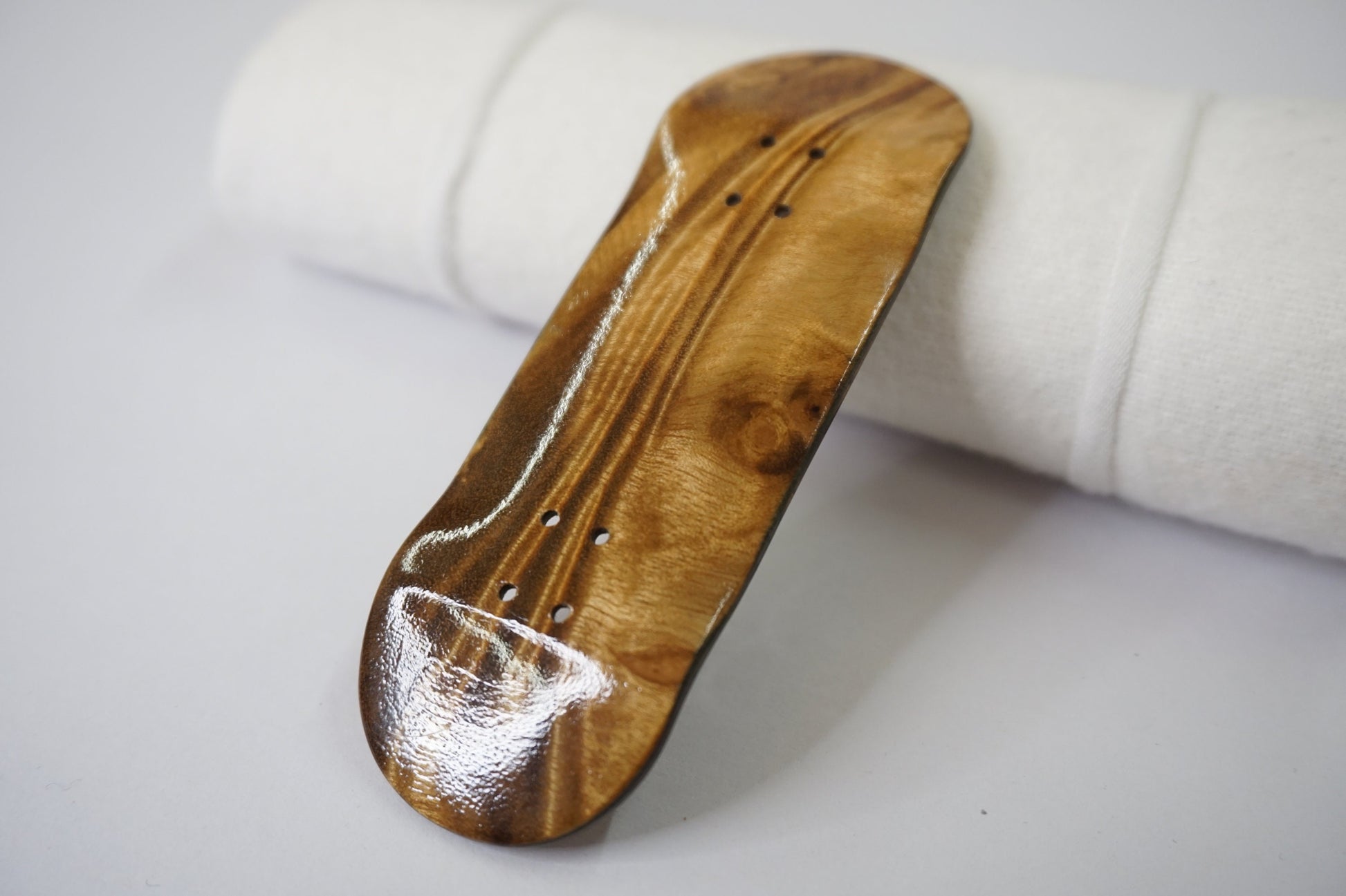 Univerque Fingerboard Deck - TraWoo Madrone Root 002 - hc_wb39_w32, symmetrical