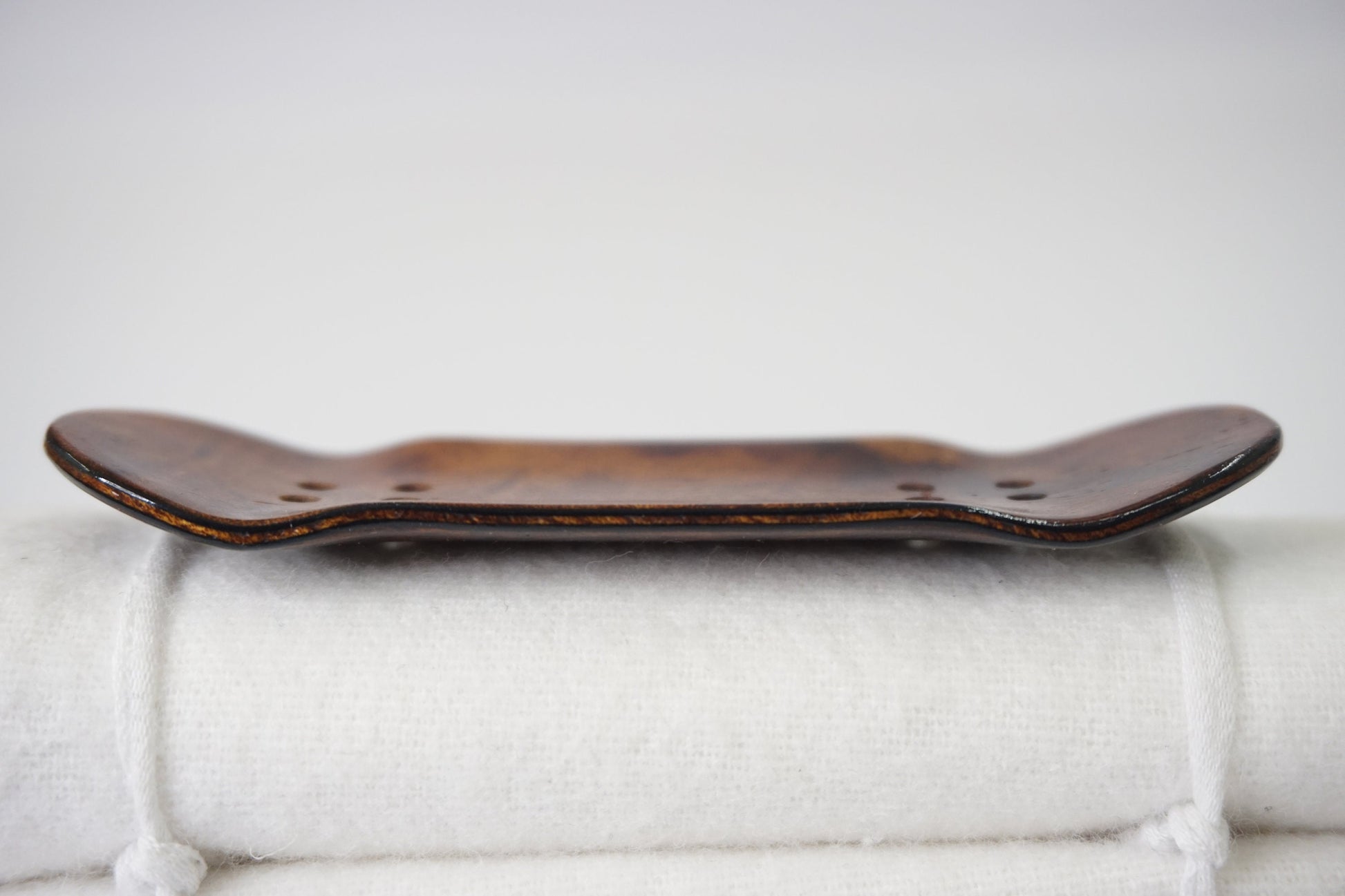 Univerque Fingerboard Deck - TraWoo Camphor Root 002 - hc_wb41_w32, symmetrical