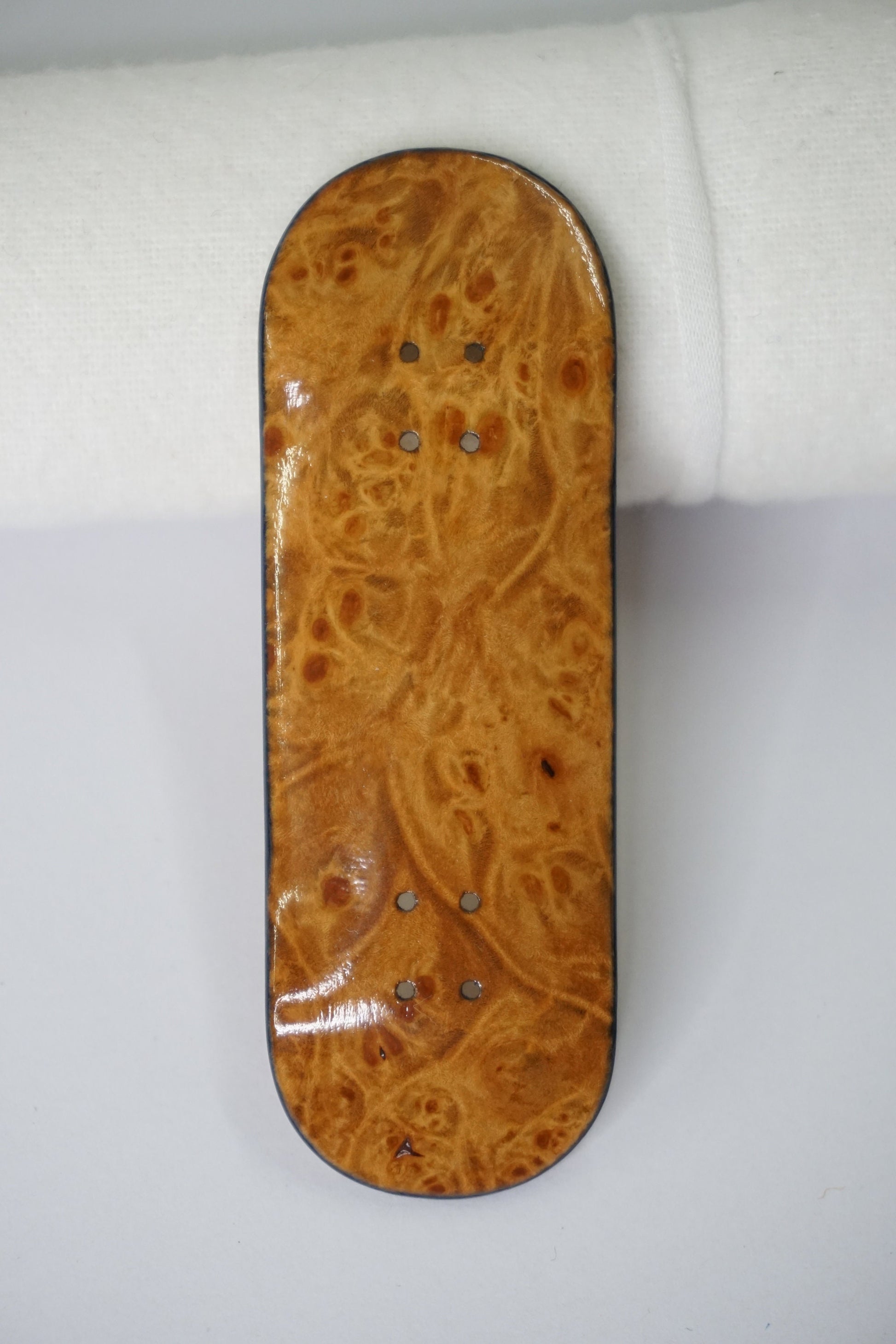 Univerque Fingerboard Deck - TraWoo Maple Root 004 - hc_wb41_w32, symmetrical