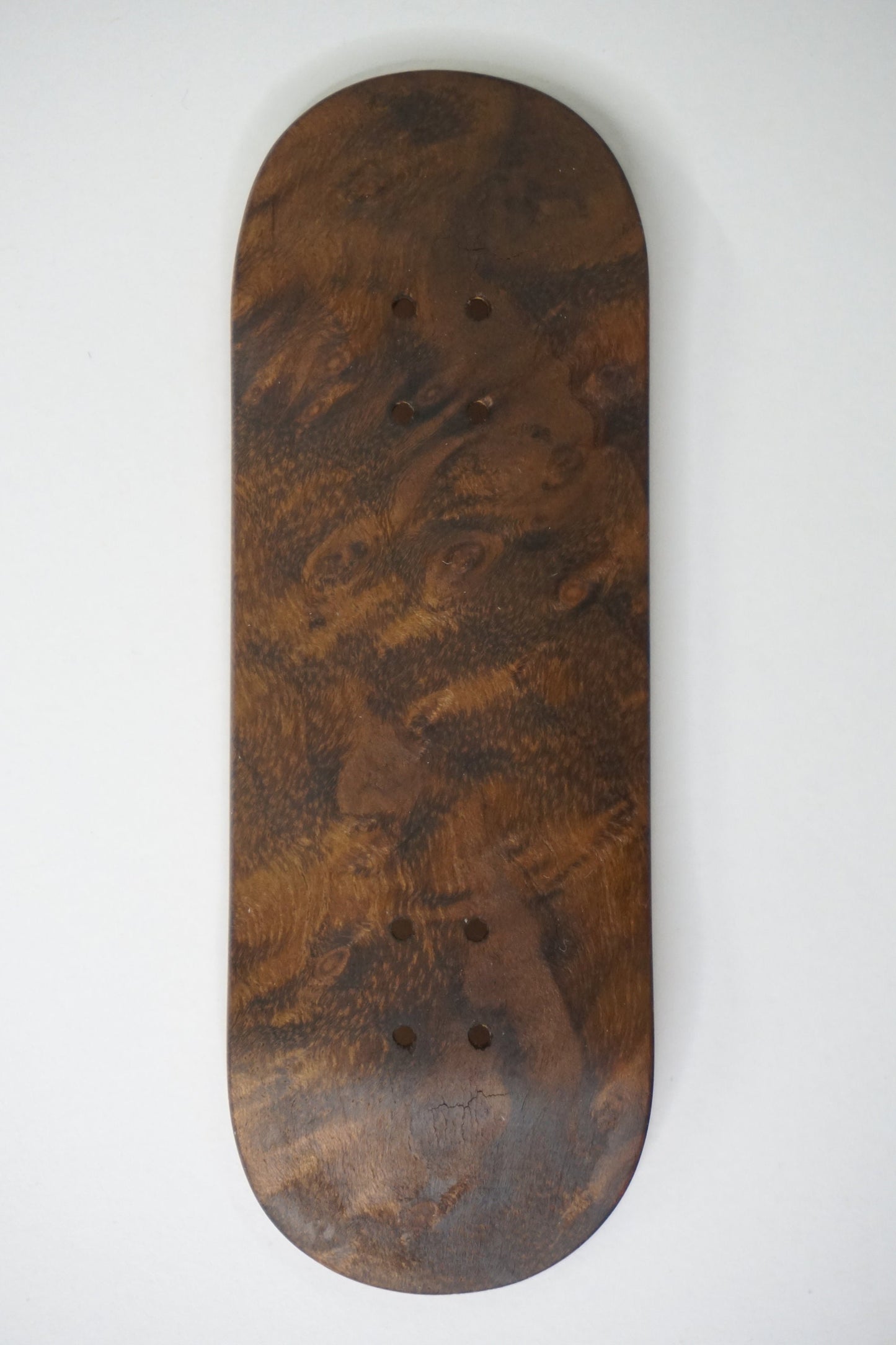 Univerque Fingerboard Deck - TraWoo Camphor Root 003 - mc_wb39_w32, symmetrisch