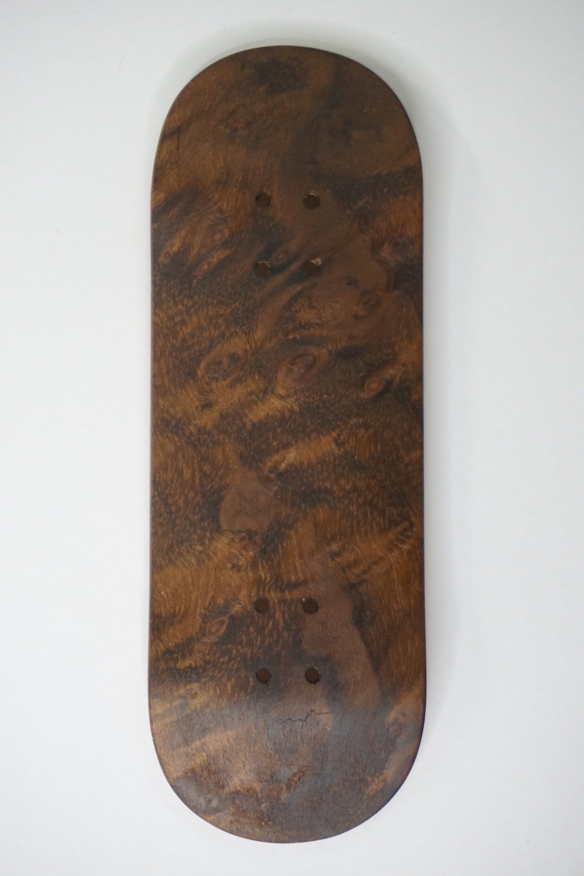 Univerque Fingerboard Deck - TraWoo Camphor Root 003 - mc_wb39_w32, symmetrisch