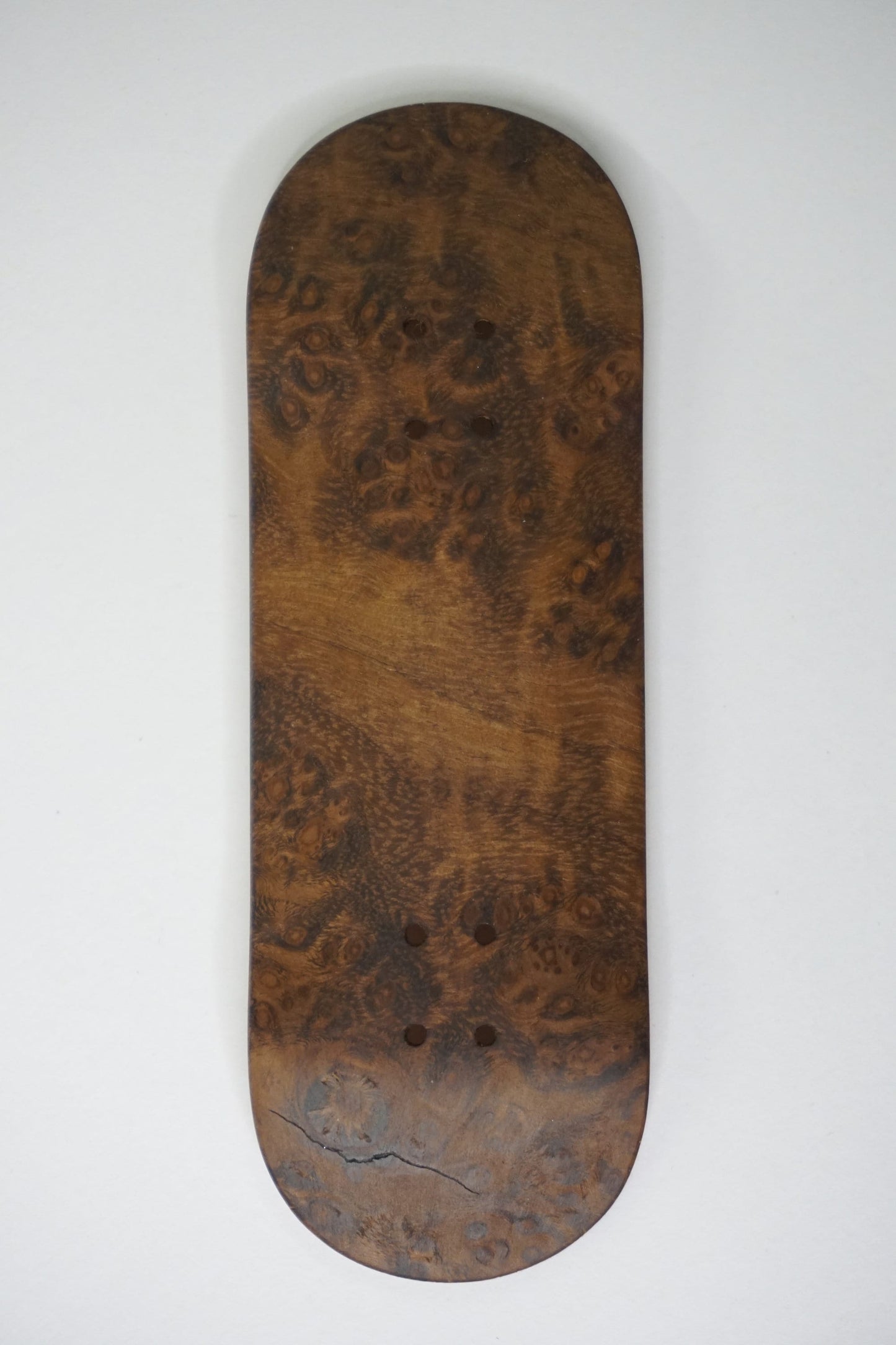 Univerque Fingerboard Deck - TraWoo Camphor Root 005 - mc_wb41_w32, symmetrisch