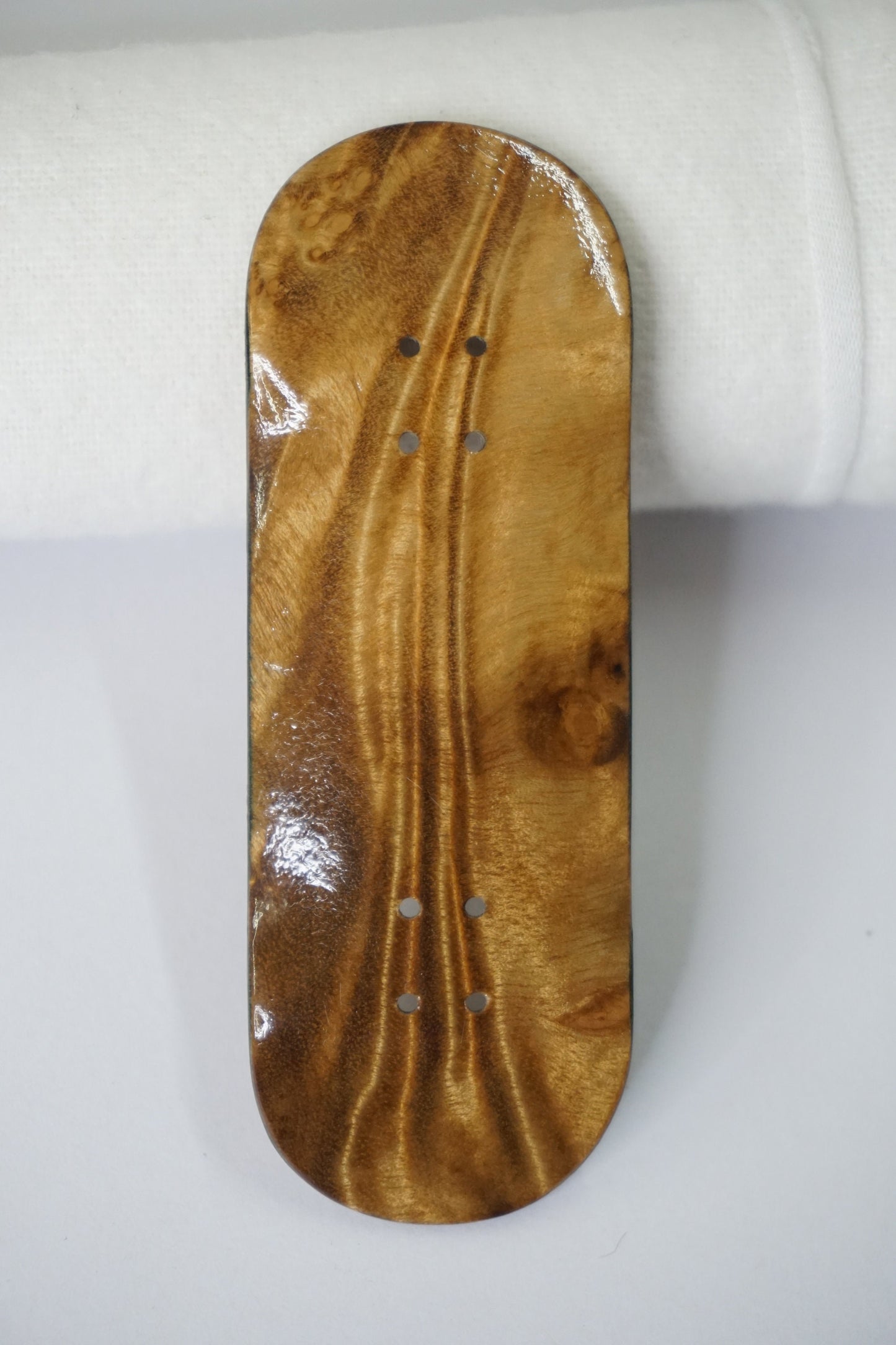 Univerque Fingerboard Deck - TraWoo Madrone Root 002 - hc_wb39_w32, symmetrical