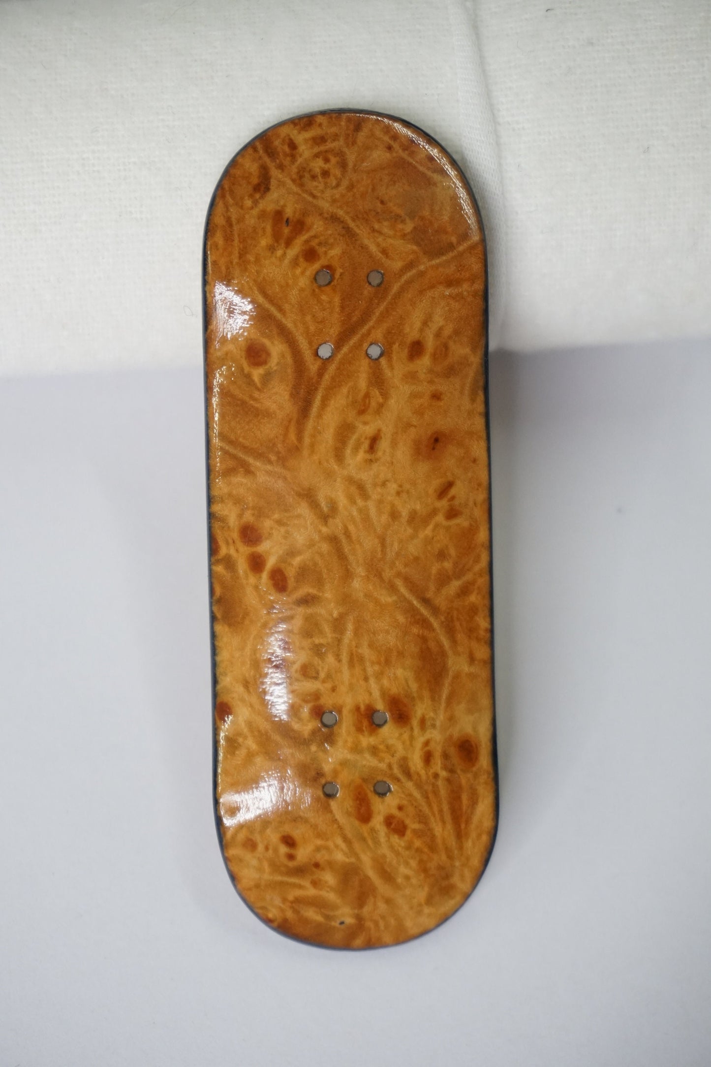 Univerque Fingerboard Deck - TraWoo Maple Root 003 - hc_wb41_w32, symmetrical