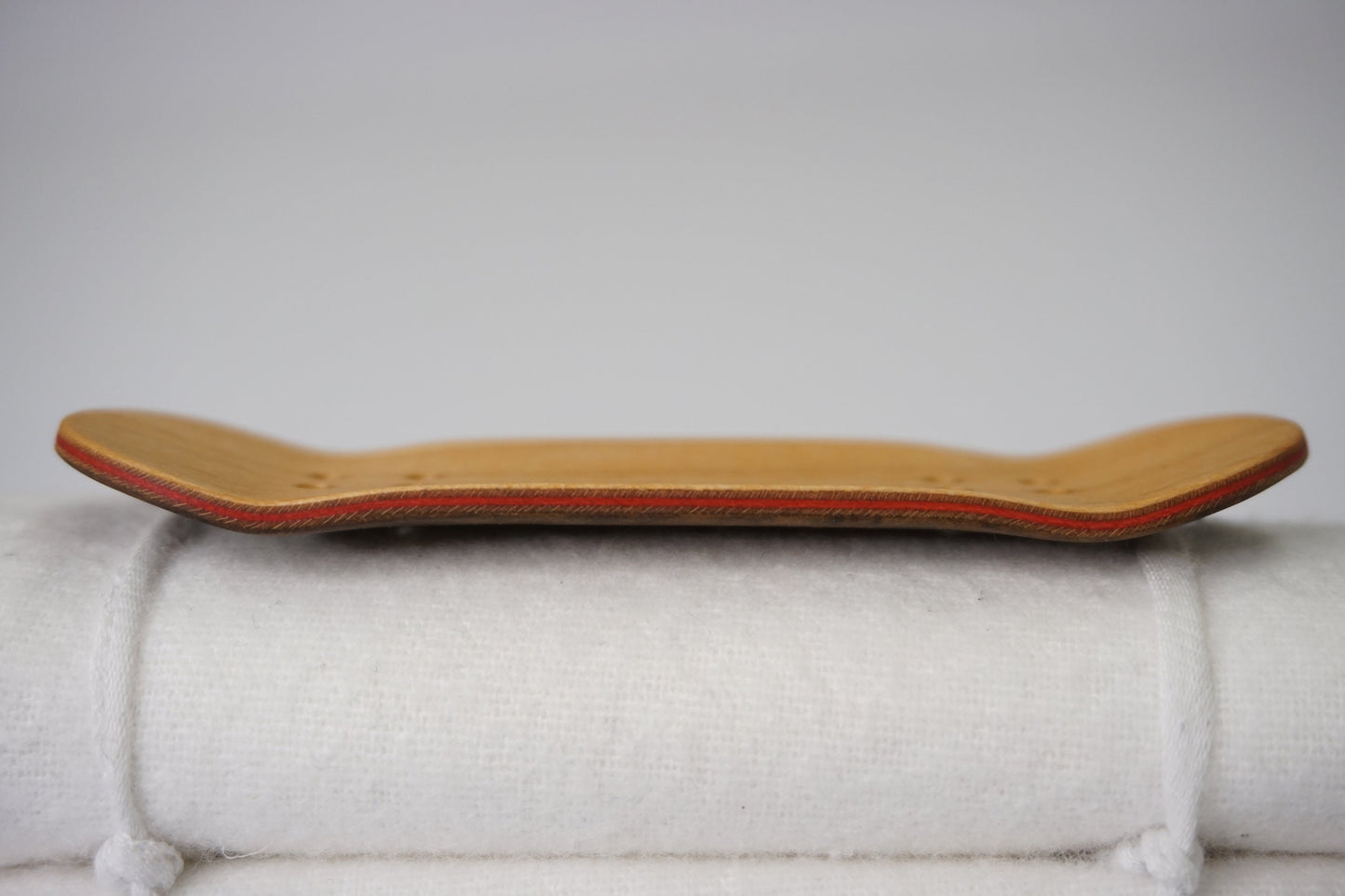 Univerque Fingerboard Deck - TraWoo Camphor Root 004 - mc_wb43_w32, symmetrisch
