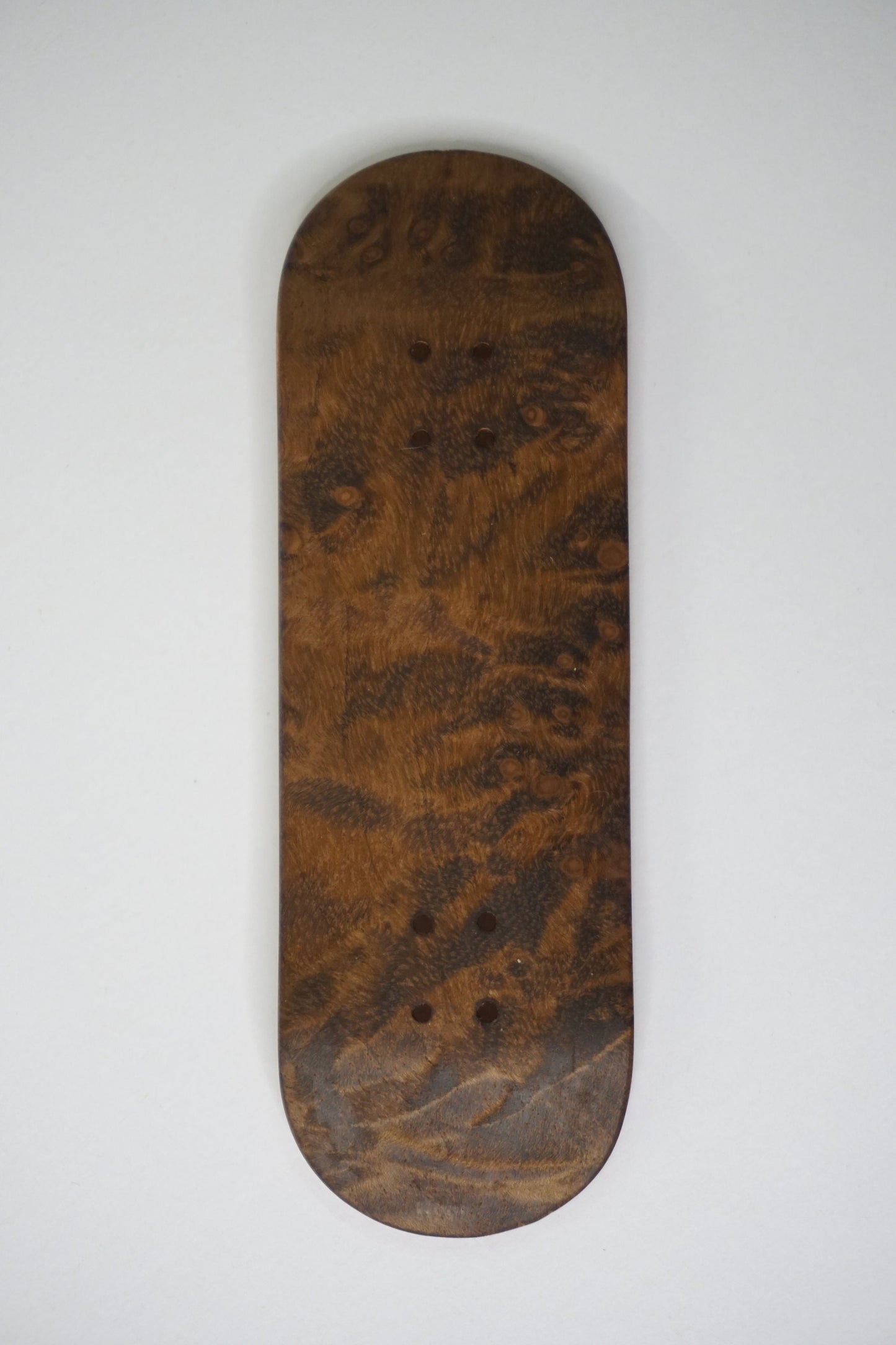 Univerque Fingerboard Deck - TraWoo Camphor Root 004 - mc_wb43_w32, symmetrisch