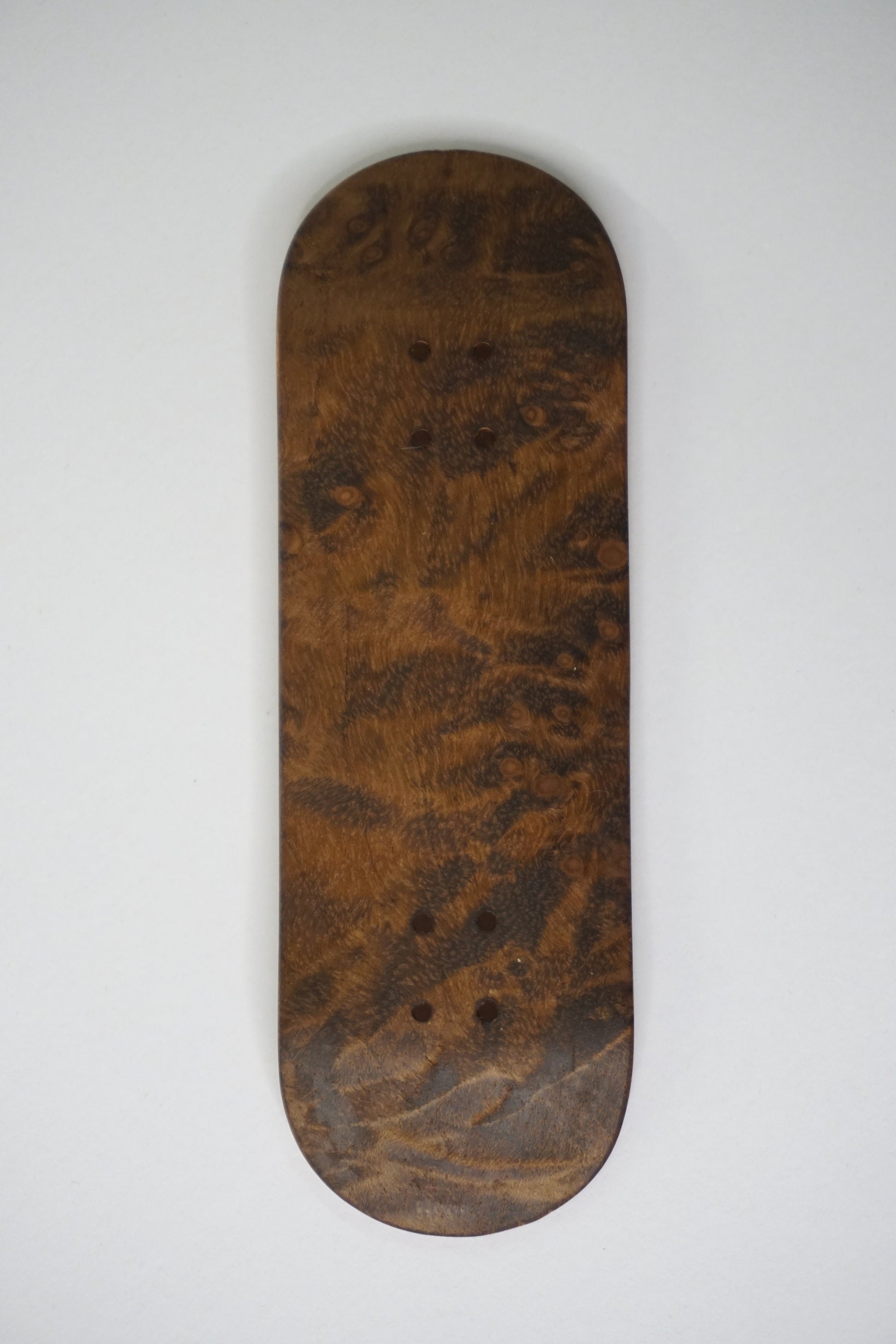 Univerque Fingerboard Deck - TraWoo Camphor Root 004 - mc_wb43_w32, symmetrisch