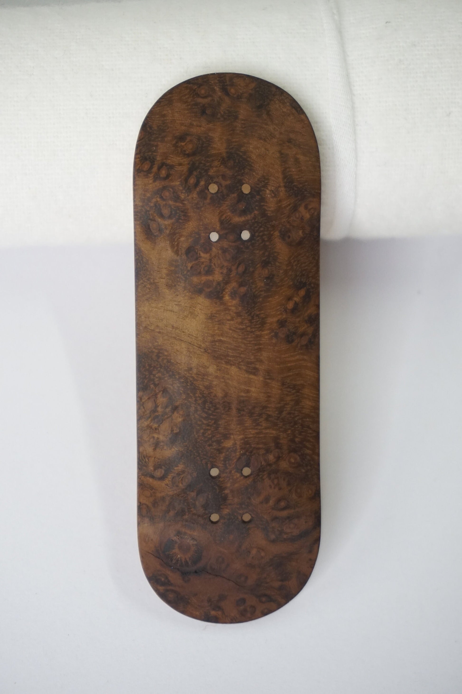 Univerque Fingerboard Deck - TraWoo Camphor Root 005 - mc_wb41_w32, symmetrisch