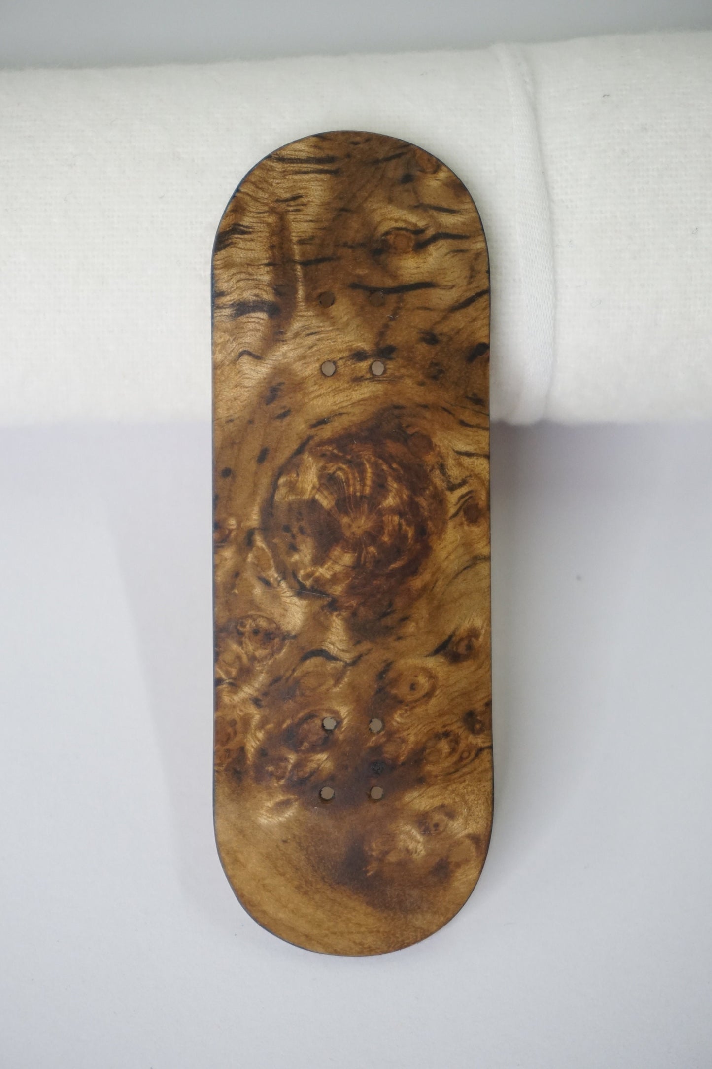 Univerque Fingerboard Deck - TraWoo Madrone Root 004 - hc_wb41_w32, symmetrisch