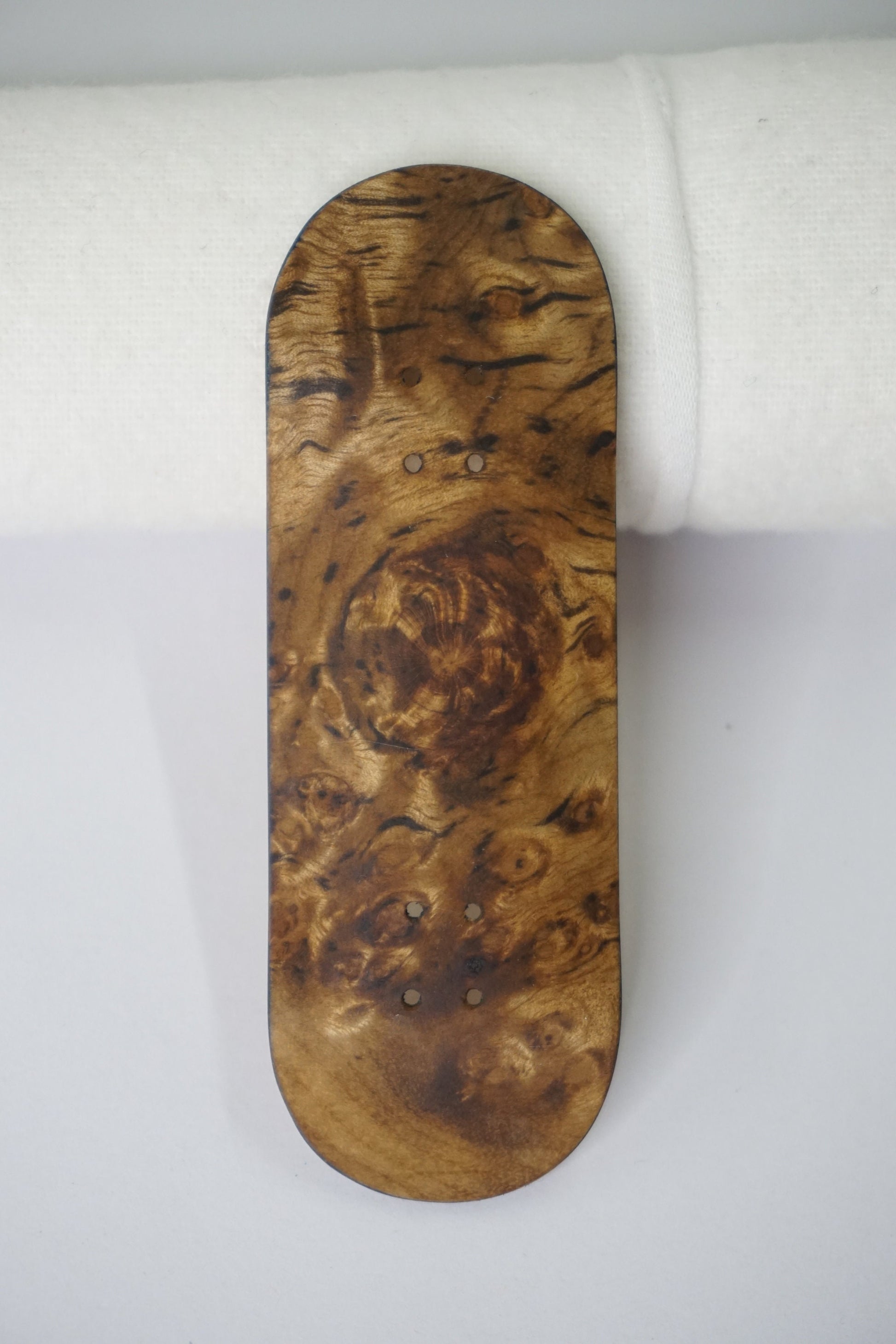 Univerque Fingerboard Deck - TraWoo Madrone Root 004 - hc_wb41_w32, symmetrisch