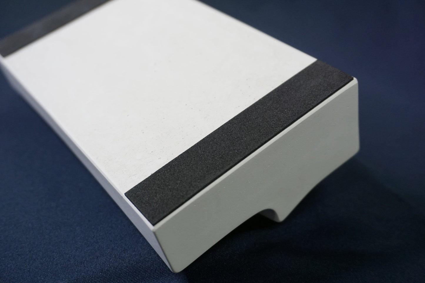 Univerque "Curvb" curb
