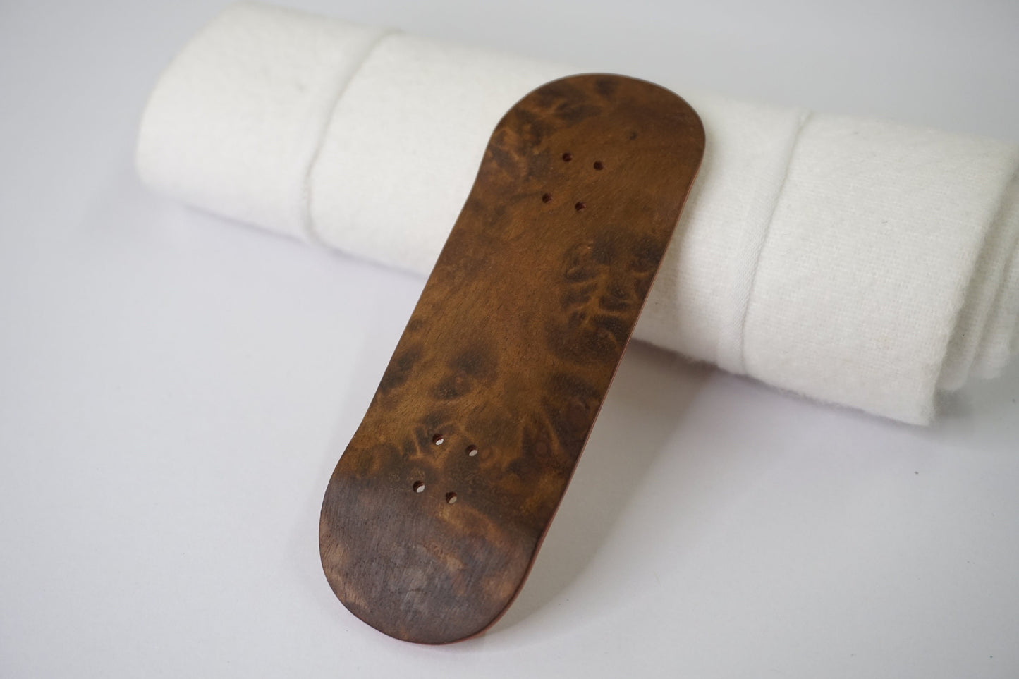 Univerque Fingerboard Deck - TraWoo Myrtle Root 001 - hc_wb43_w34, symmetrical