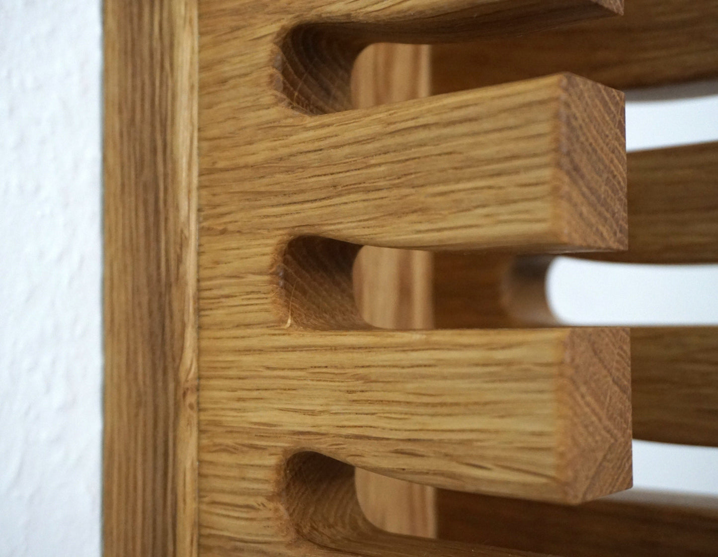 Univerque wall shelf for skateboards (oak)