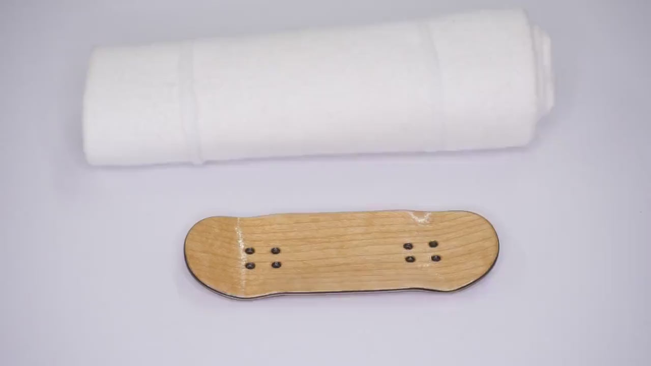 Univerque Fingerboard Deck - TraWoo Maple Root 004 - hc_wb41_w32, symmetrical