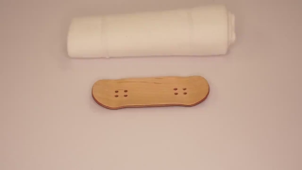 Univerque Fingerboard Deck - TraWoo Myrtle Root 001 - hc_wb43_w34, symmetrical
