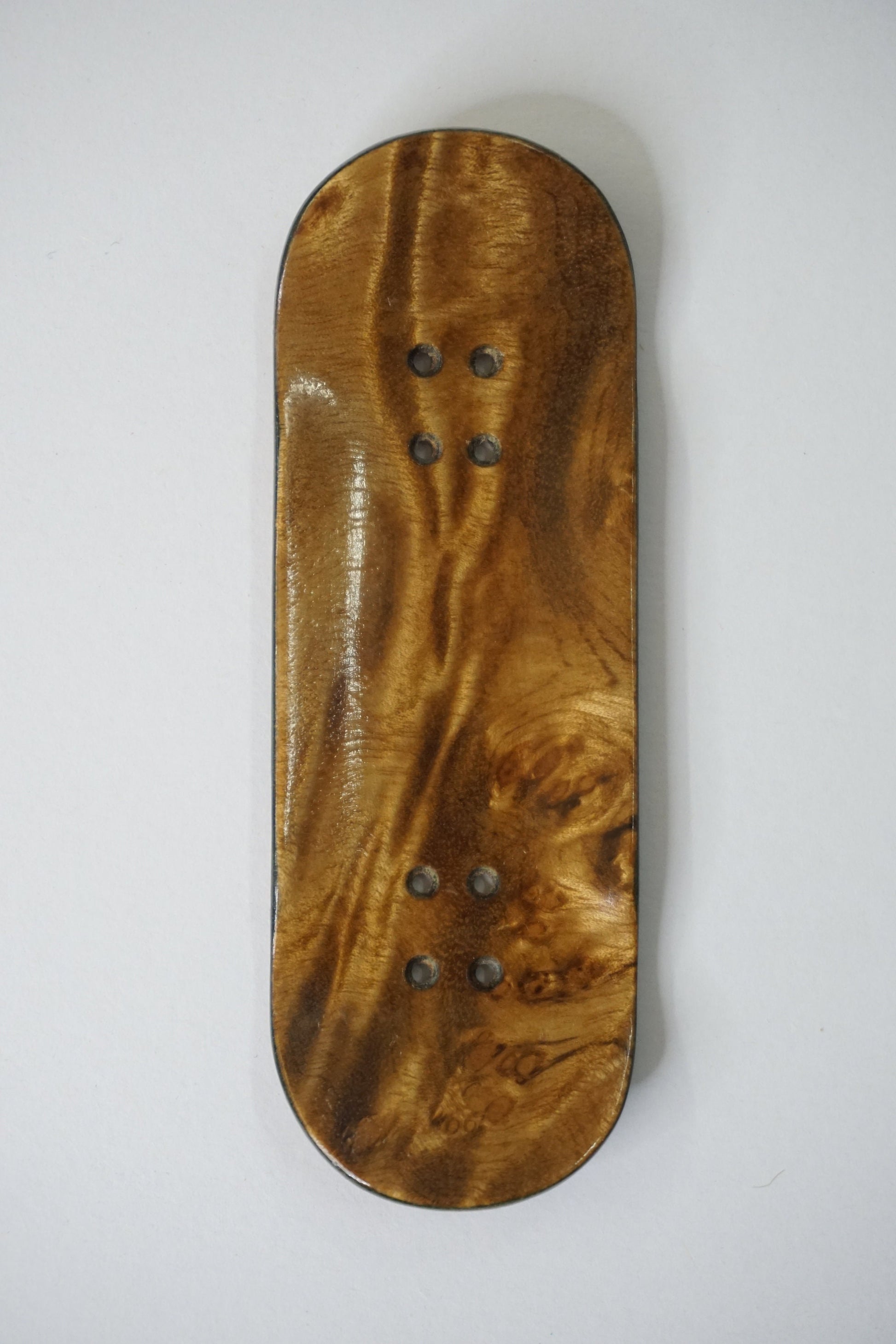 Univerque Fingerboard Deck - TraWoo Madrone Root 002 - hc_wb39_w32, symmetrical