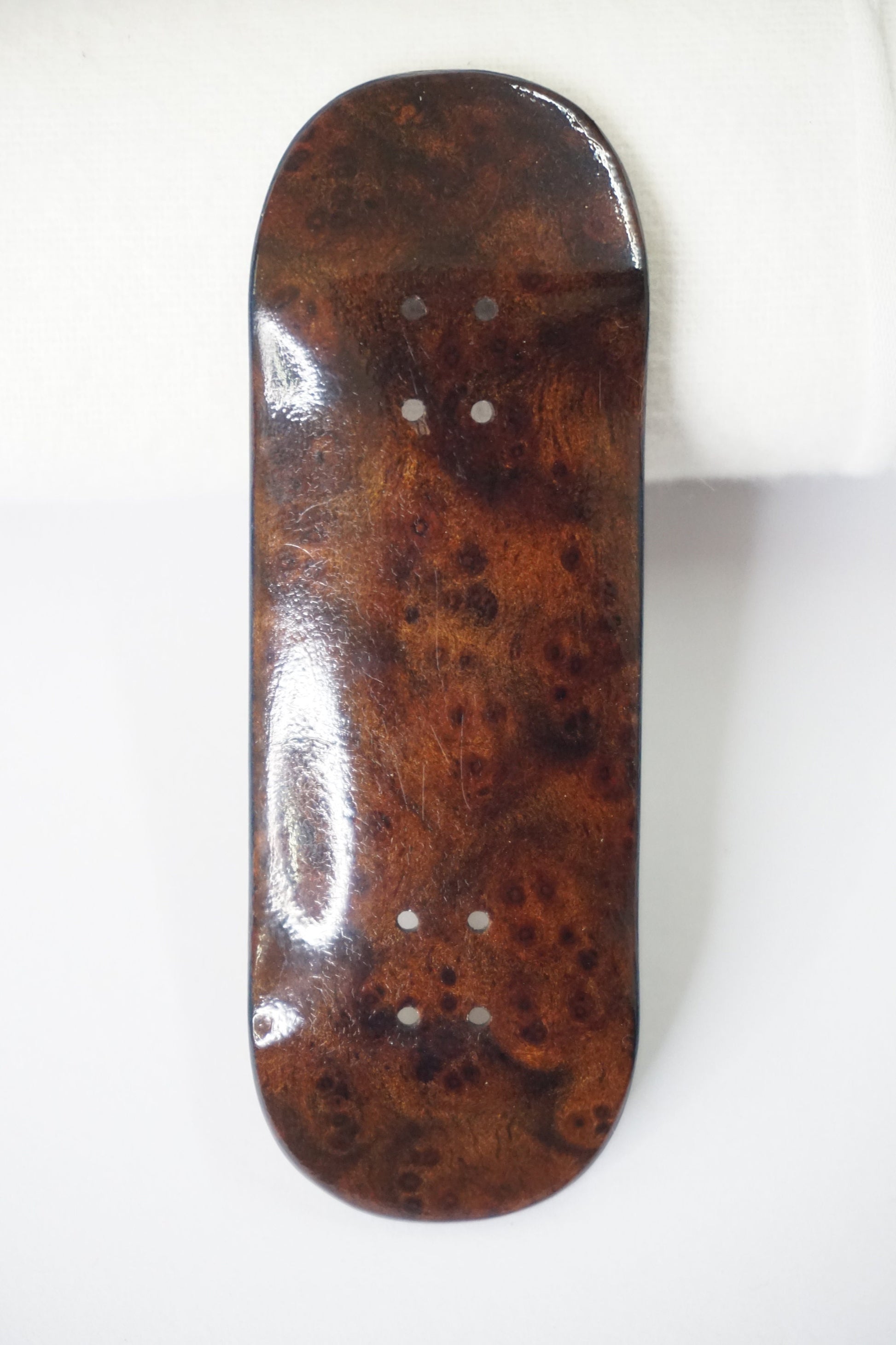 Univerque Fingerboard Deck - TraWoo Camphor Root 002 - hc_wb41_w32, symmetrical