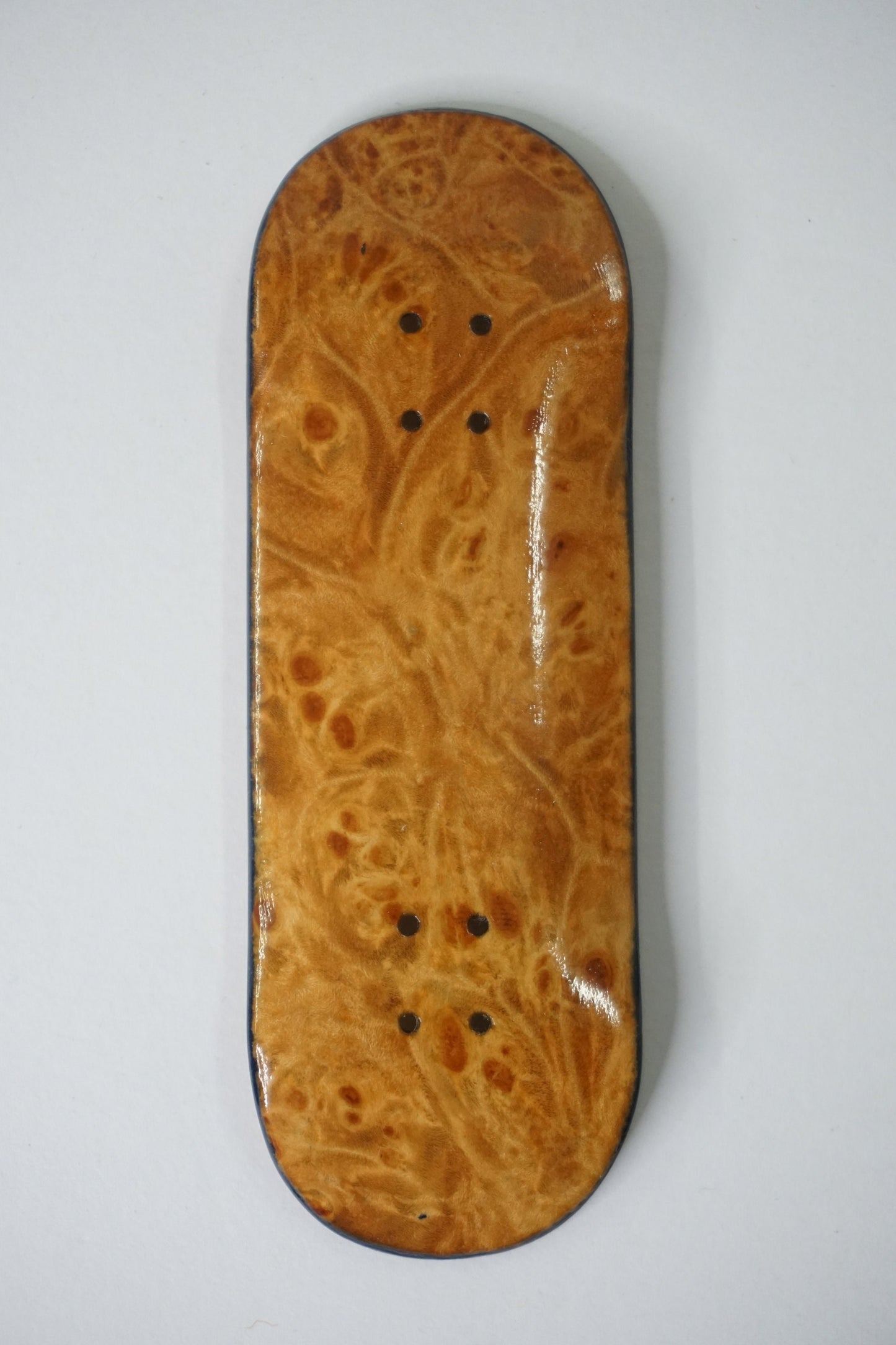 Univerque Fingerboard Deck - TraWoo Maple Root 003 - hc_wb41_w32, symmetrical