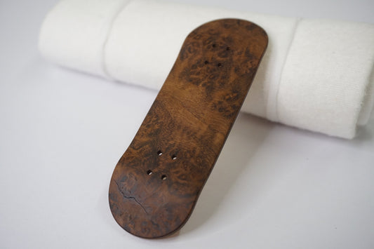 Univerque Fingerboard Deck - TraWoo Camphor Root 005 - mc_wb41_w32, symmetrisch