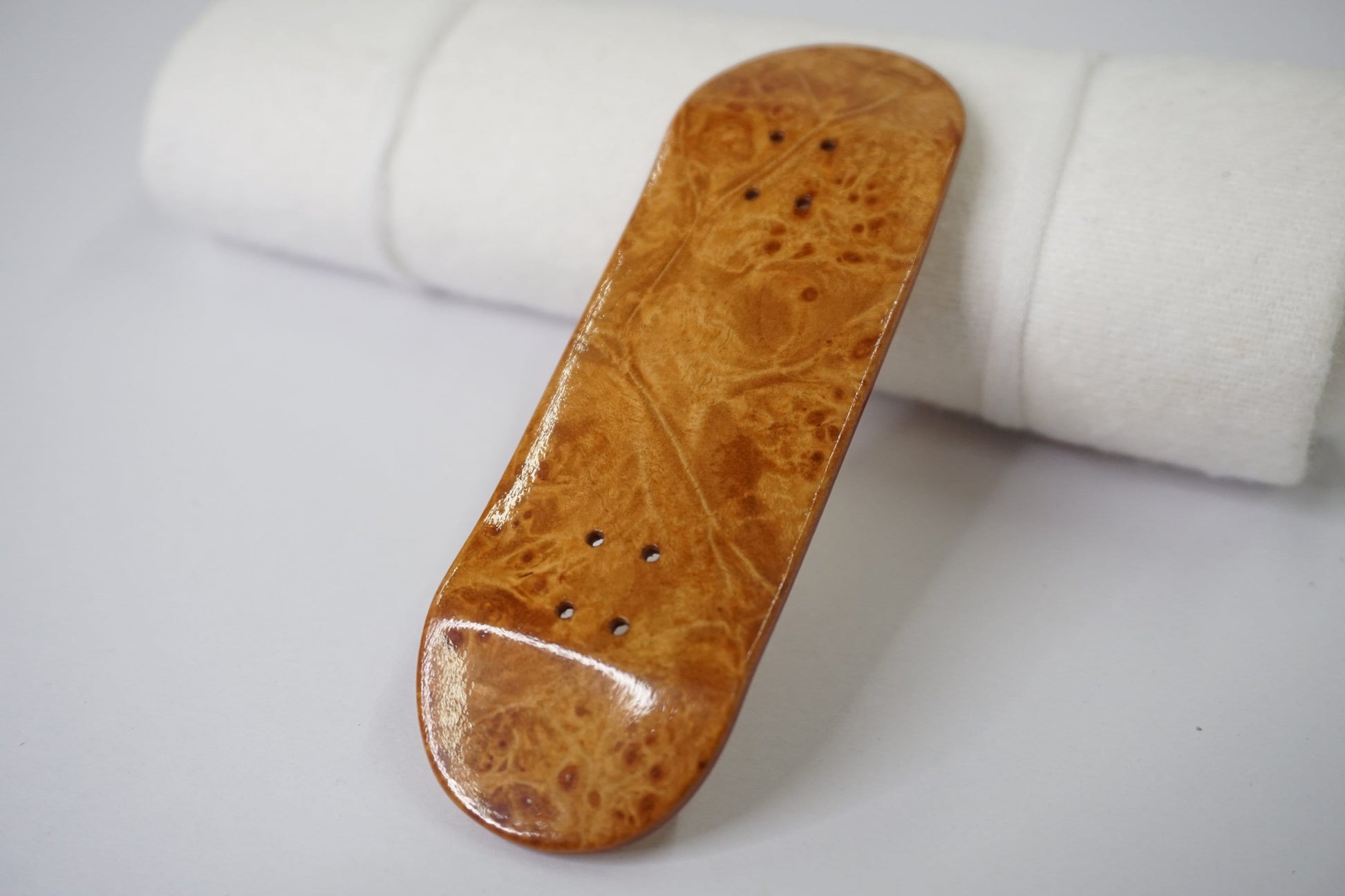 Univerque Fingerboard Deck - TraWoo Maple Root 005 - mc_wb43_w32, symmetrical