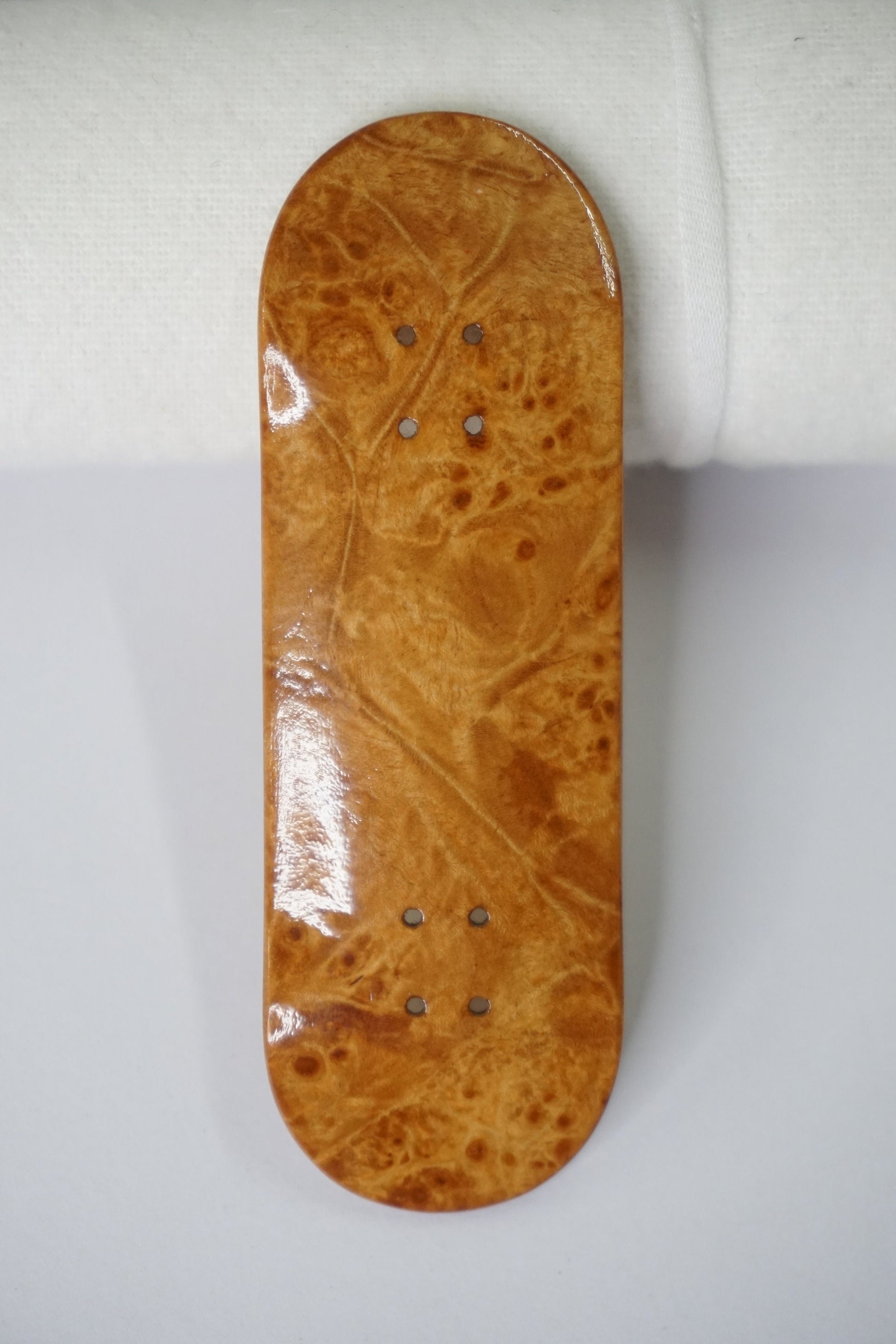 Univerque Fingerboard Deck - TraWoo Maple Root 005 - mc_wb43_w32, symmetrical
