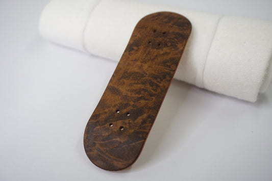 Univerque Fingerboard Deck - TraWoo Camphor Root 004 - mc_wb43_w32, symmetrisch