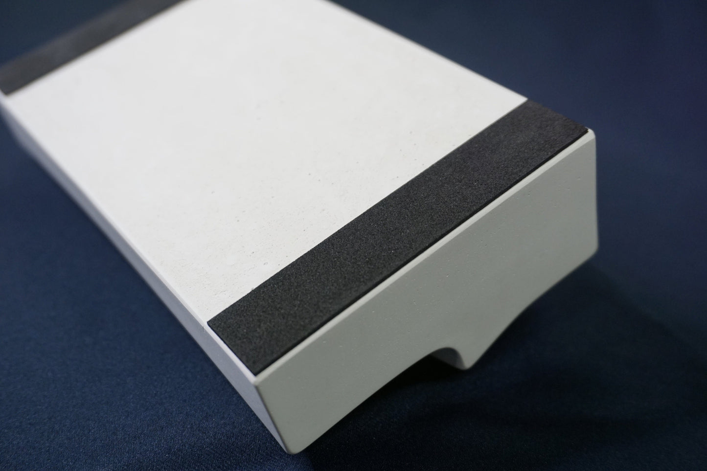 Univerque "Curvb" curb