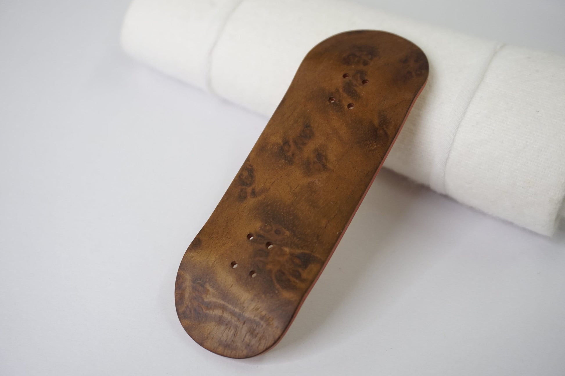 Univerque Fingerboard Deck - TraWoo Myrtle Root 002 - mc_wb43_w34, symmetrical