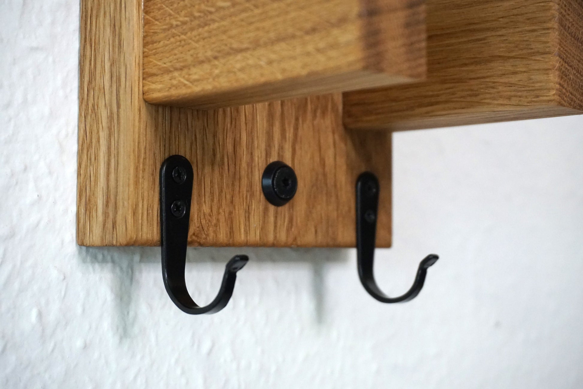 Univerque wall shelf for skateboards (oak)