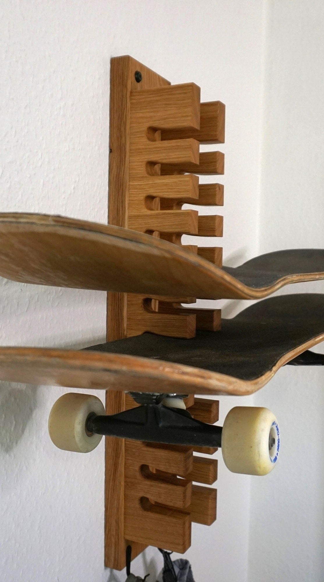 Univerque wall shelf for skateboards (oak)