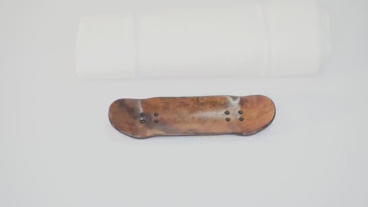 Univerque Fingerboard Deck - TraWoo Camphor Root 002 - hc_wb41_w32, symmetrical