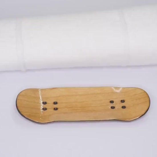 Univerque Fingerboard Deck - TraWoo Maple Root 003 - hc_wb41_w32, symmetrical